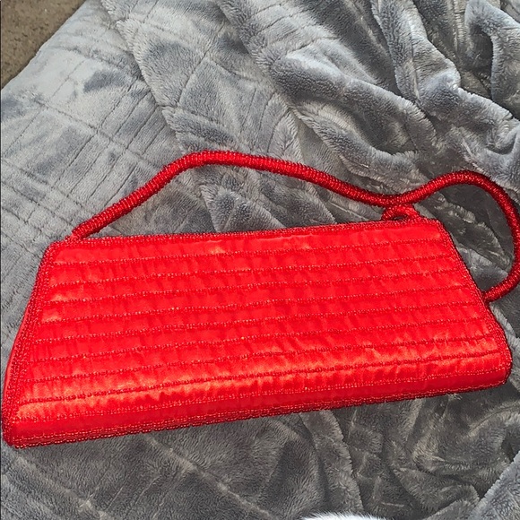Red beaded evening clutch - Picture 2 of 4